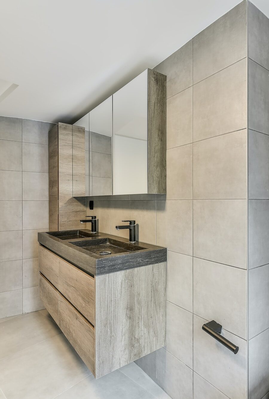 Bathroom with marble walls